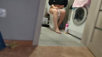 He Came And Took Off My White Panties! Homemade Fetish Of A Housewife In White Panties / Long Legs / Wrinkled Soles / Peeing Girl